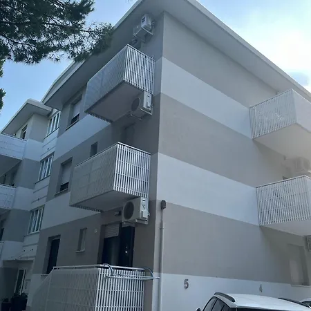 Angela Rusalen Apartment *